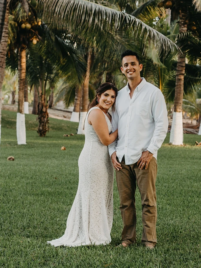 portraits of a couple in a venue full of palms in zihuatanejo.
