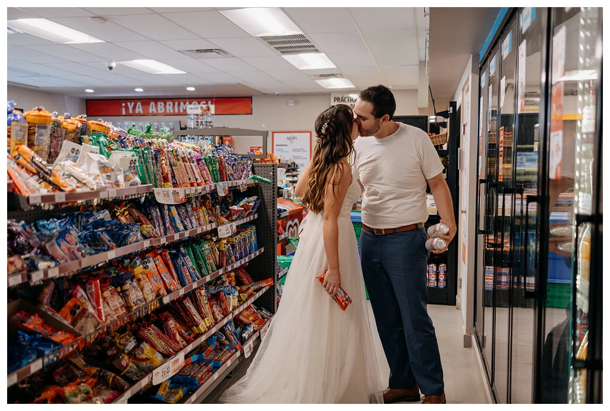 couple-session-in-la paz couple photos inside a oxxo store in la paz Baja California Sur.