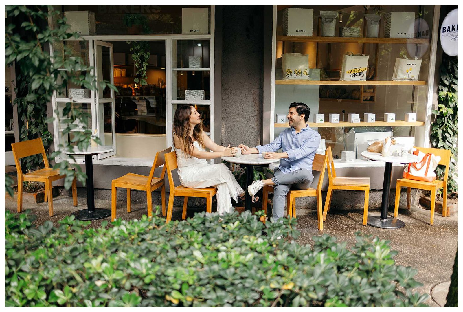 couple having a coffee together in Polanco Mexico City for their elopement photography. 